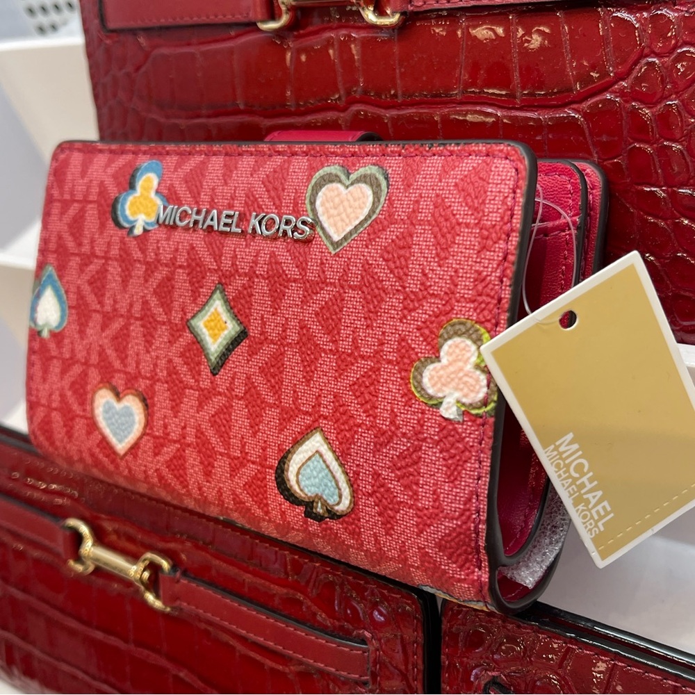 MICHAEL KORS Jet Set Medium Printed Signature Logo Bifold Wallet
Dark Raspberry - Picture 9 of 16